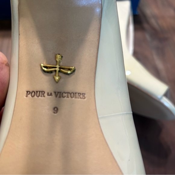 NIB Pour La Victoire Sable pumps - Picture 3 of 14